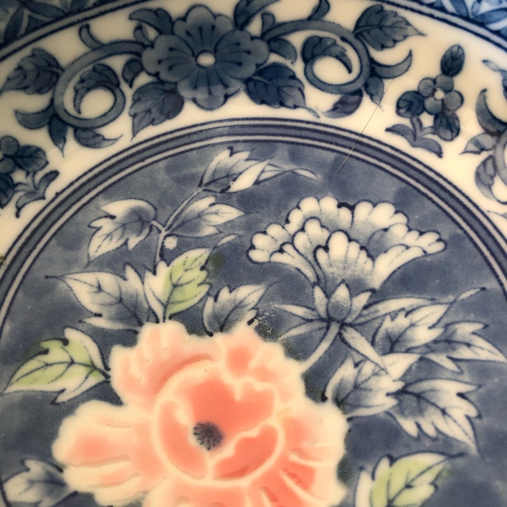 Small Hand-Painted Japanese Bowl - Picture 3 of 8
